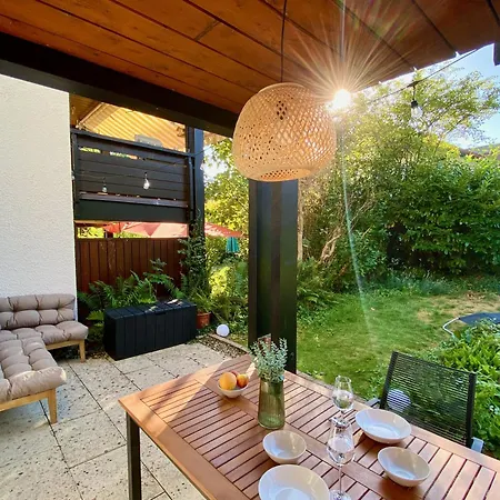 Snug Stays - Design Studio Am See Mit Terrasse, Garten, Badestelle Vor Dem Haus Worthsee Exterior photo