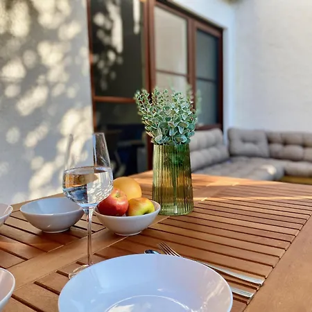 Snug Stays - Design Studio Am See Mit Terrasse, Garten, Badestelle Vor Dem Haus Worthsee Exterior photo