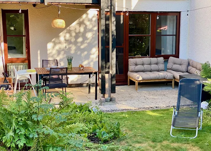 Snug Stays - Design Studio Am See Mit Terrasse, Garten, Badestelle Vor Dem Haus