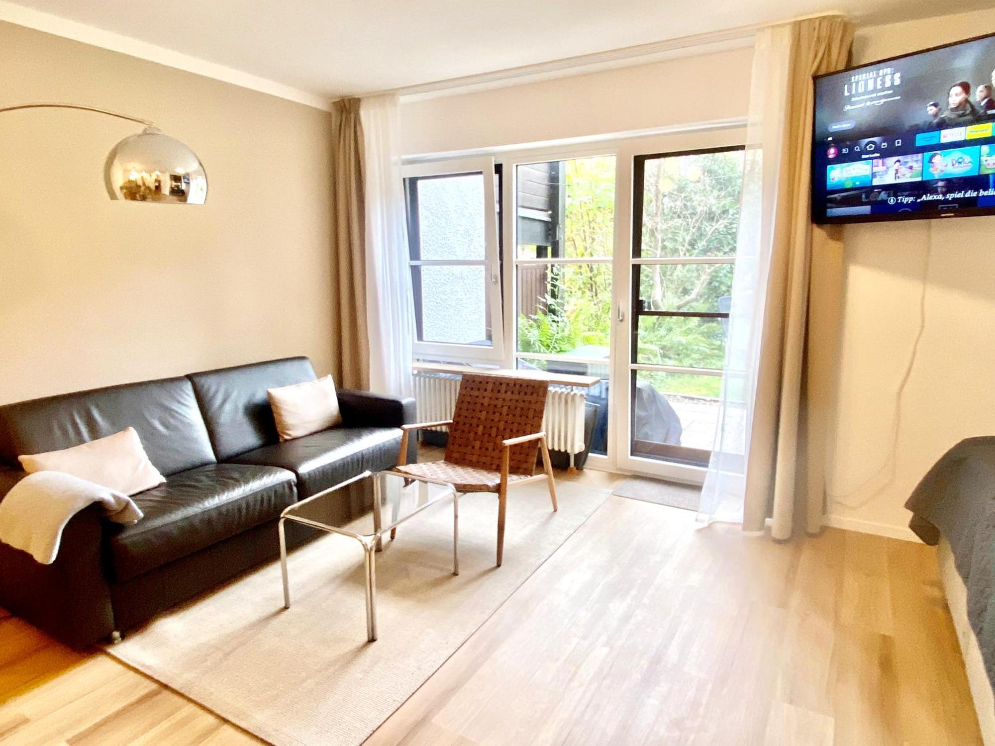 Snug Stays 2 - Design 1-Zimmer-Studio Am See Mit Terrasse, Garten, Badestelle Vor Dem Haus *